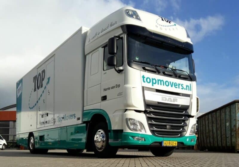 Vivent Langer Thuis vrachtwagen met Topmovers branding.